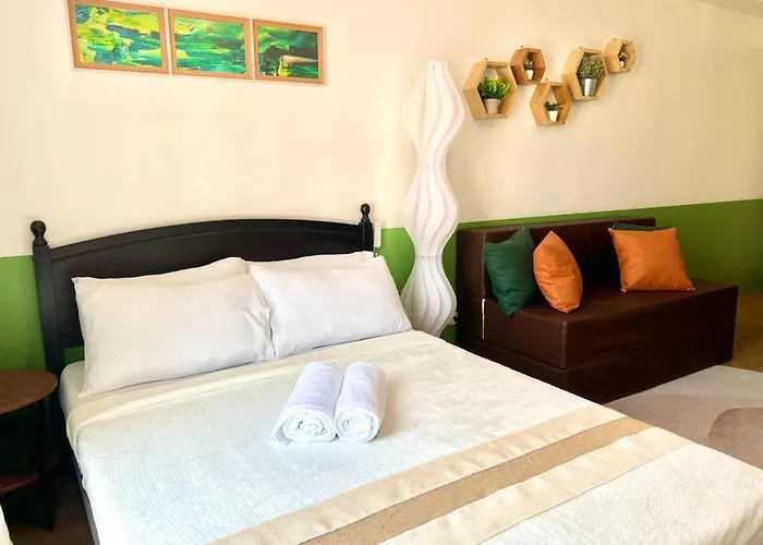 アパートホテル Emerald Escapes - Avida San Lazaro Near Ust-winford-sm 3*